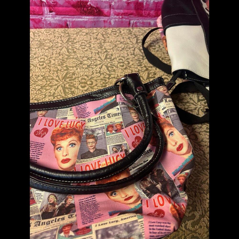 I love‎ Lucy all over newspaper print handbag - Picture 7 of 12